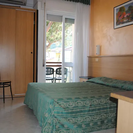 Astra Hotel 3*