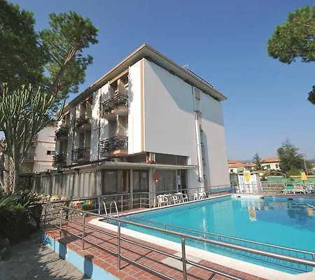 Astra Hotel 3*