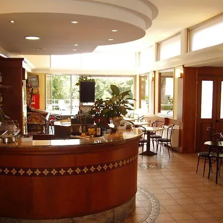 Astra Hotel 3*
